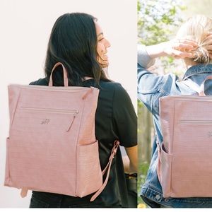 Minimal Water Resistant Faux
Leather Diaper Backpack